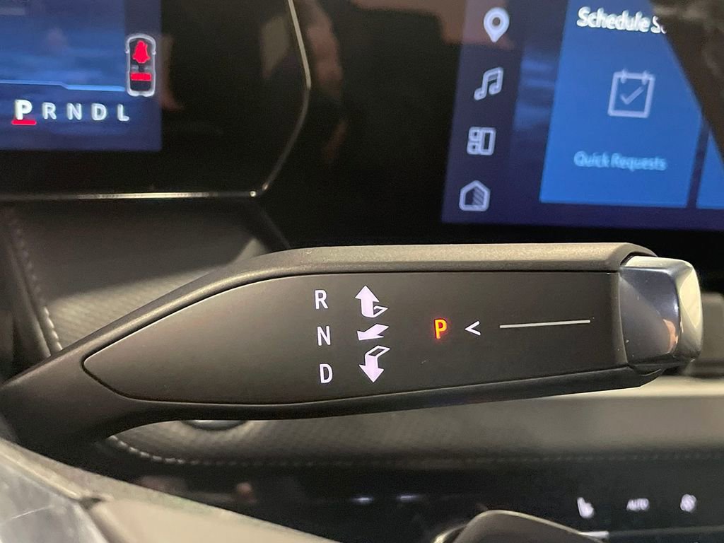 Used 2026 Chevrolet Equinox LT w/ Convenience Package II image 33