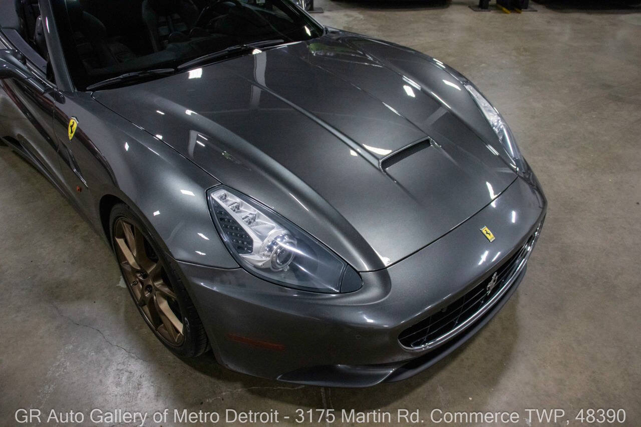 Used 2010 Ferrari California RWD image 14