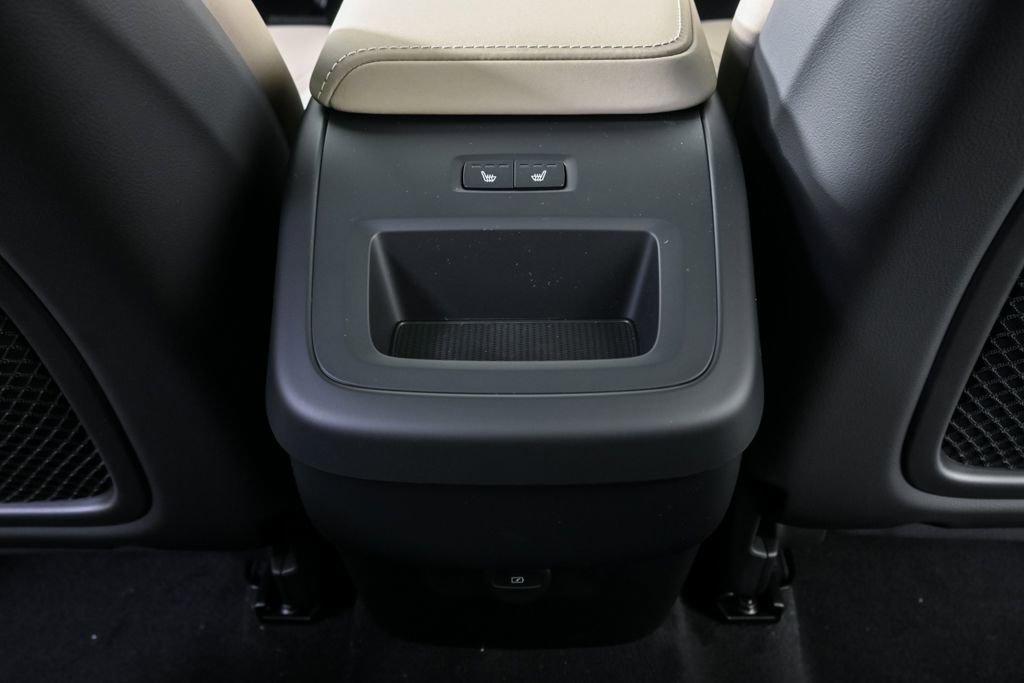 New 2026 Volvo XC60 B5 Core w/ Climate Package image 19