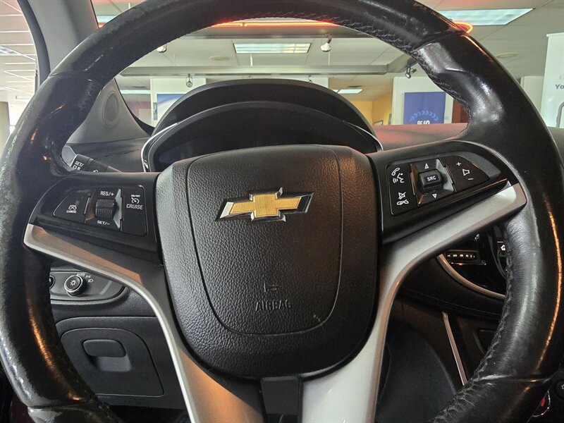 Used 2020 Chevrolet Trax LT w/ LT Convenience Package FWD image 24