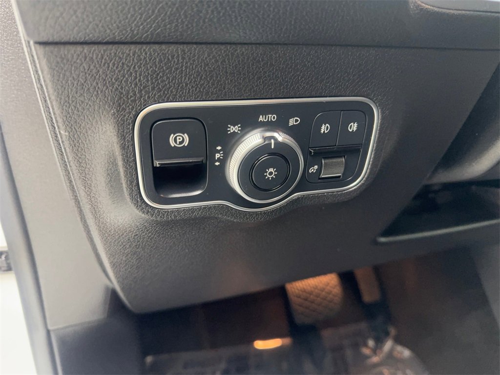 Used 2022 Mercedes-Benz GLB 250 w/ Premium Package Lite image 53