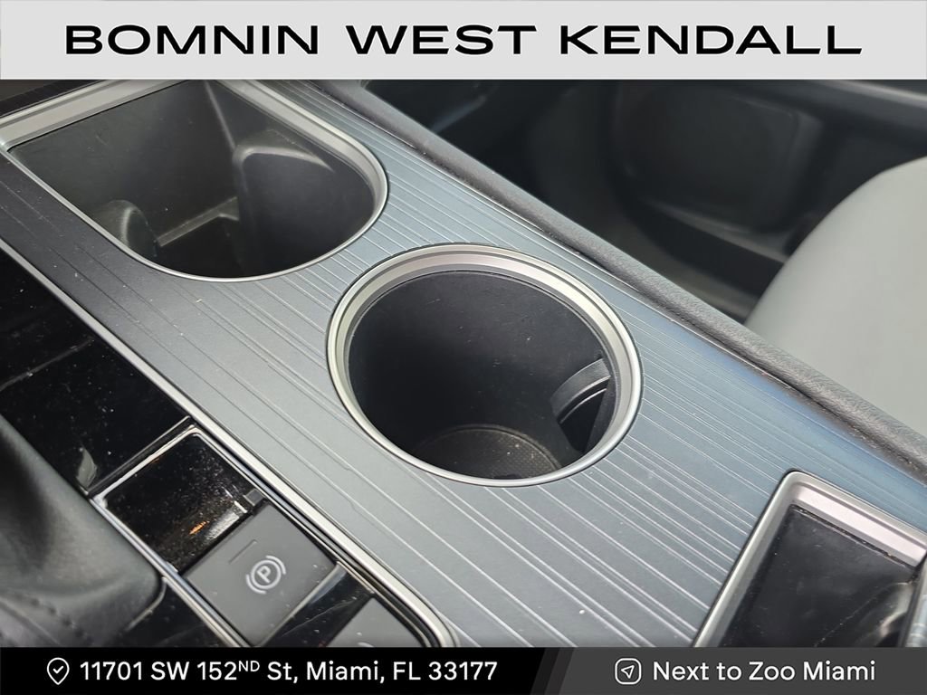 Used 2025 Toyota Sienna XLE image 23