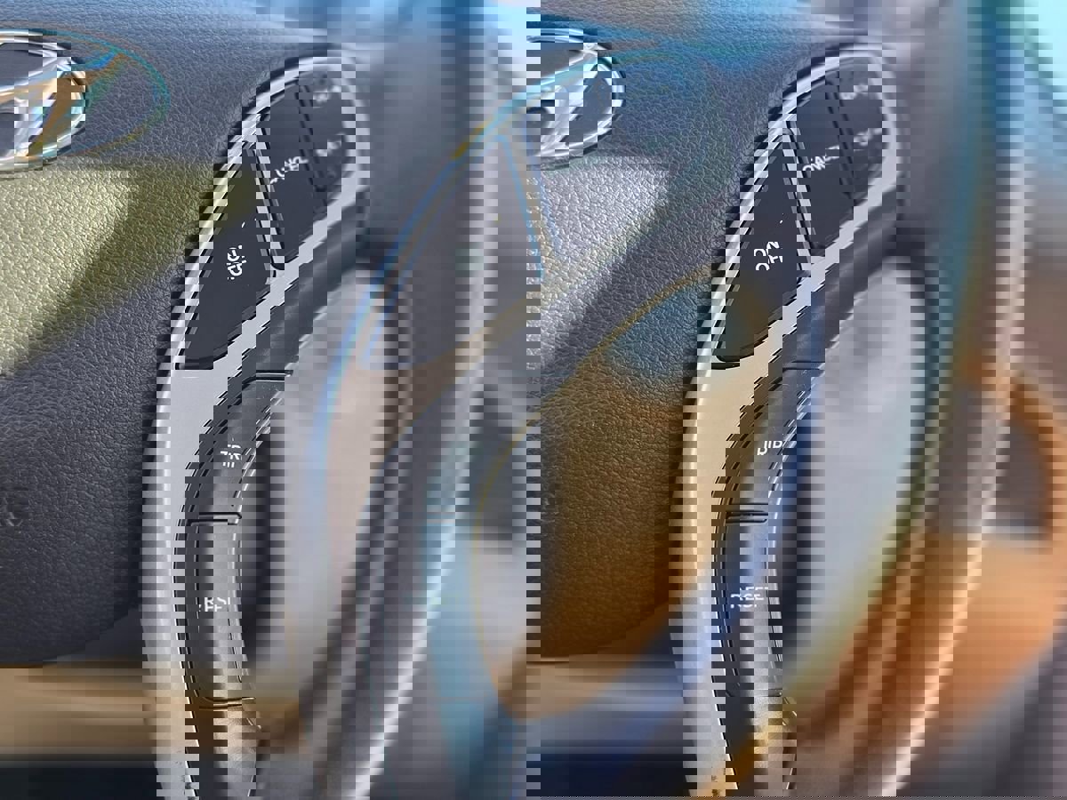 Used 2012 Hyundai Elantra Limited w/ Technology Pkg 5 image 31