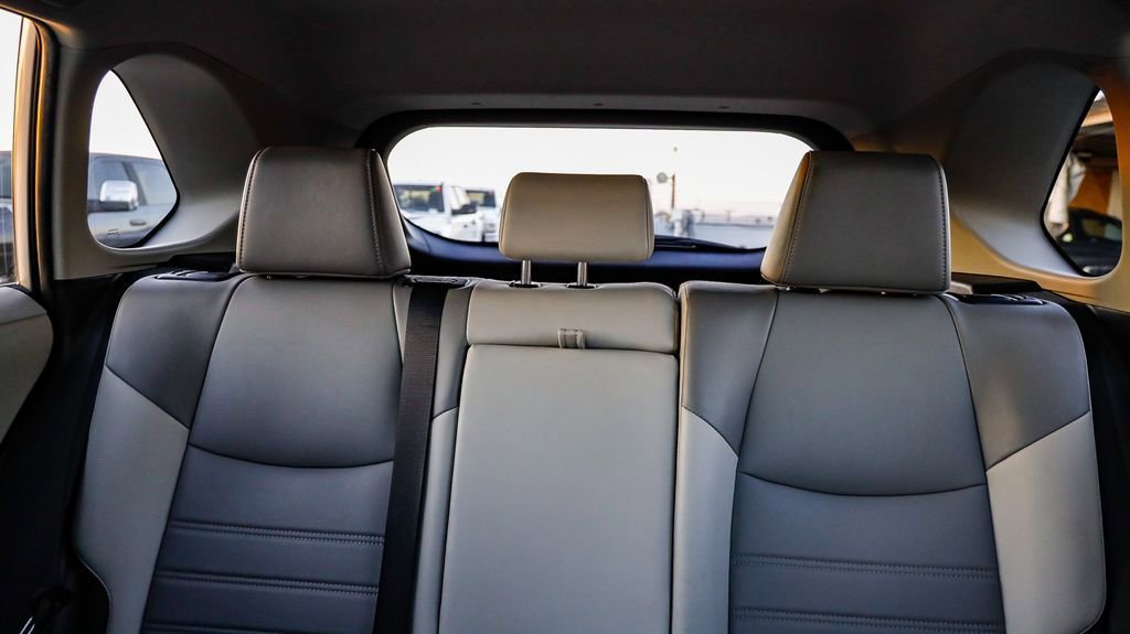 Used 2022 Toyota RAV4 XLE Premium image 27