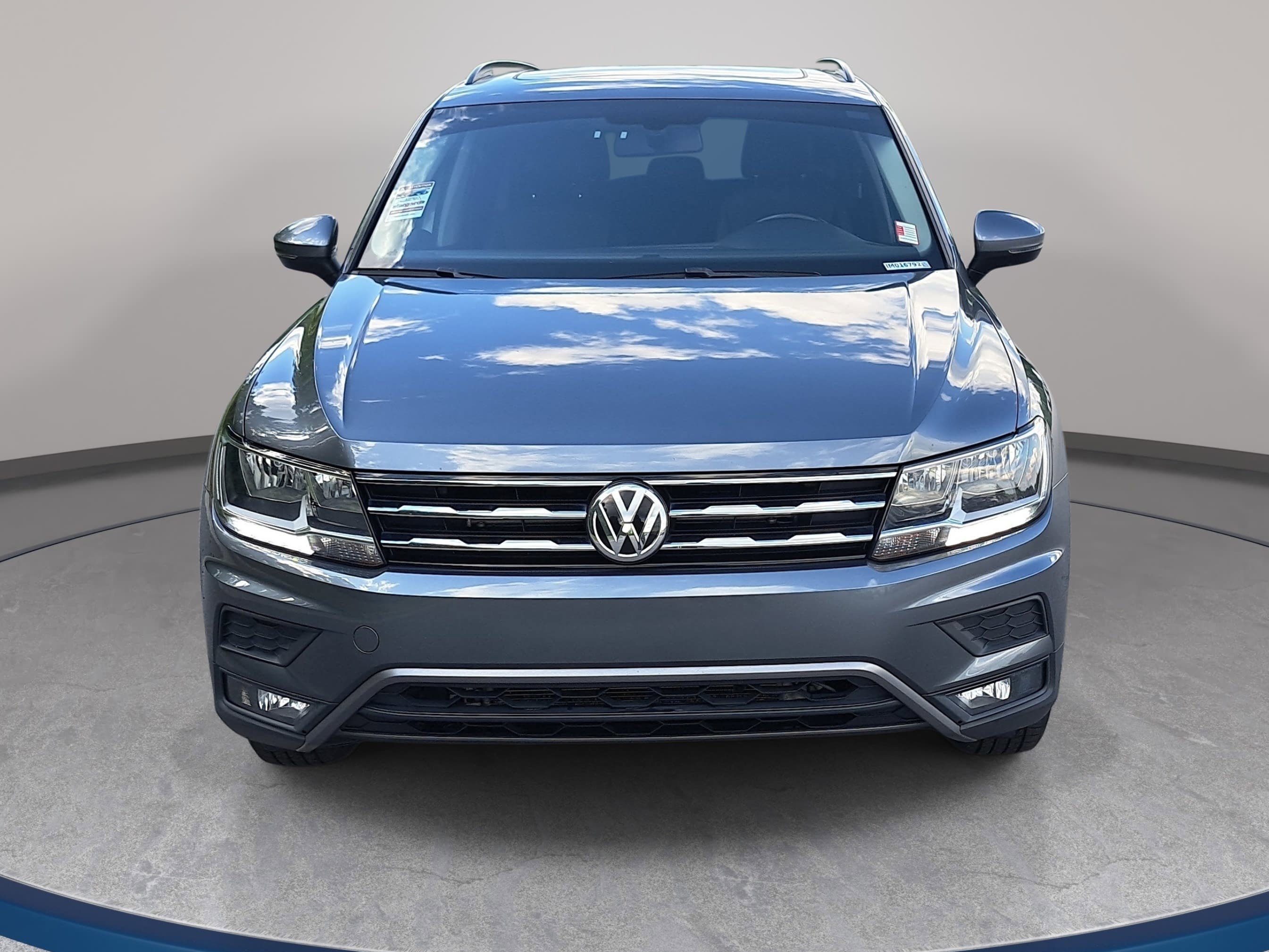 Used 2018 Volkswagen Tiguan SE w/ Panoramic Sunroof Package AWD/4WD image 2