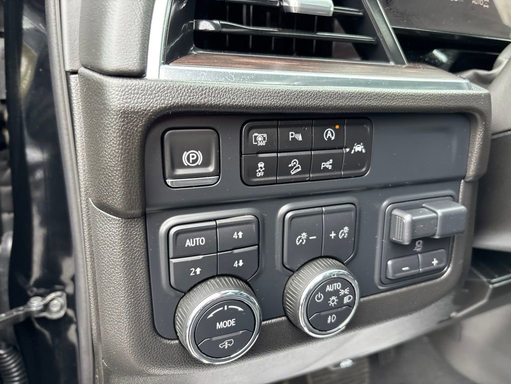 Used 2025 Chevrolet Suburban Z71 w/ Z71 Off-Road Package AWD/4WD image 25