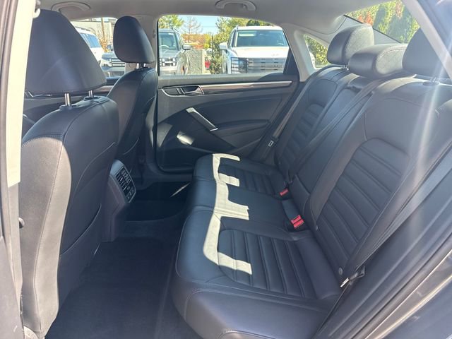Used 2017 Volkswagen Passat 3.6 SEL Premium image 25