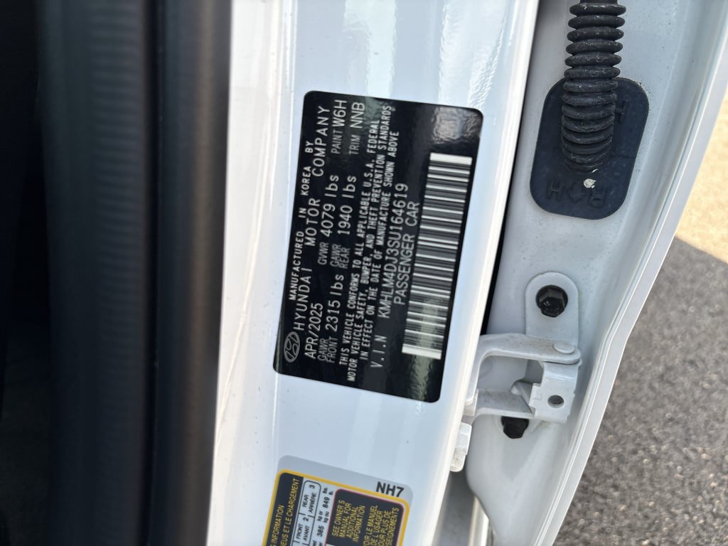 Used 2025 Hyundai Elantra Hybrid FWD image 18