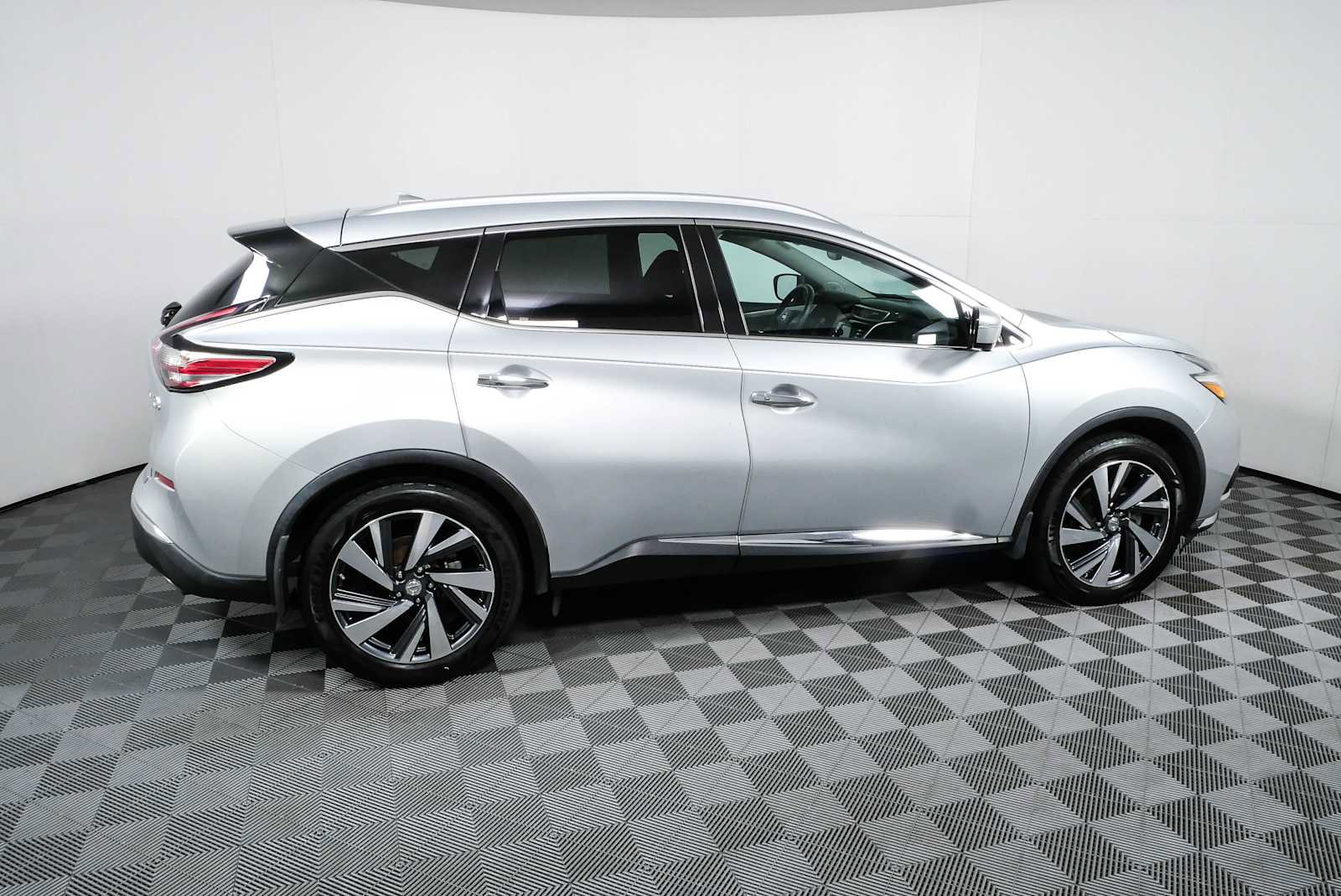Used 2015 Nissan Murano Platinum w/ Platinum Technology Package AWD/4WD image 2