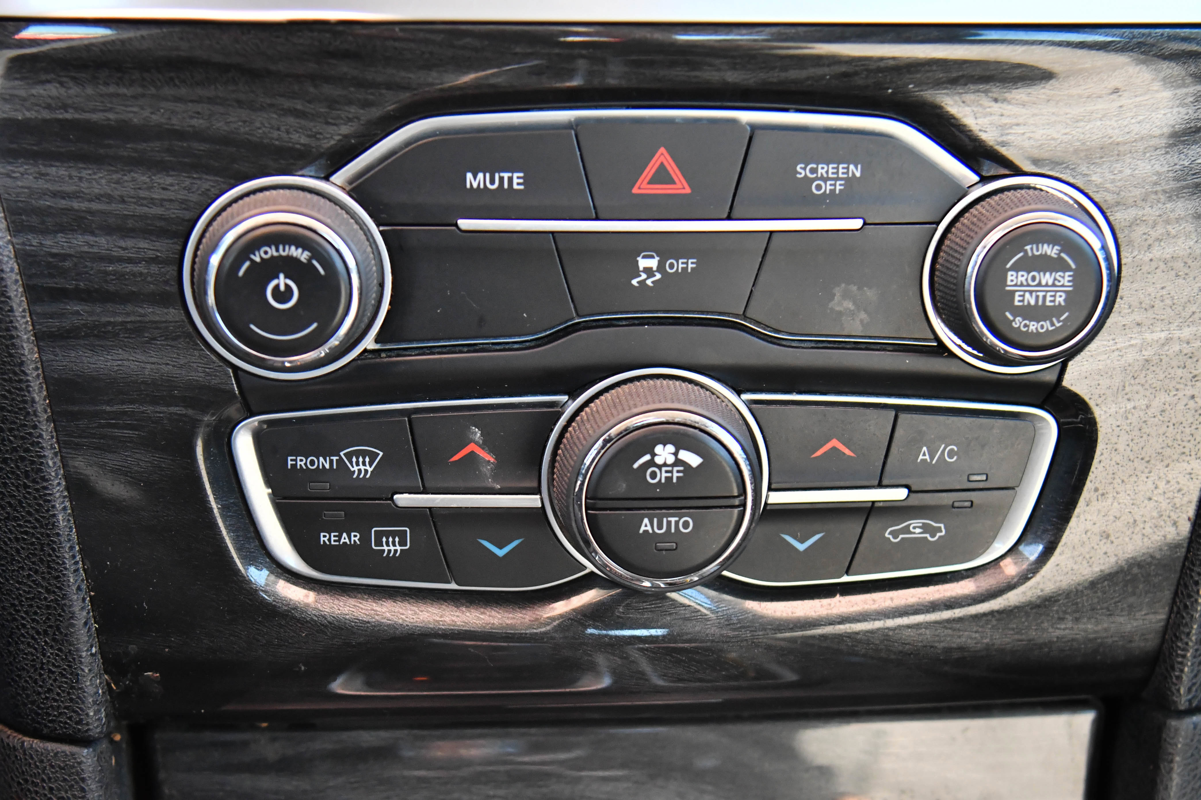 Used 2022 Chrysler 300 Touring w/ Sport Appearance Package image 24