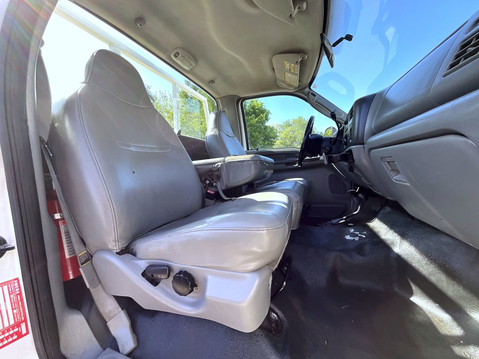 Used 2004 Ford F550 4x4 Regular Cab Super Duty image 14
