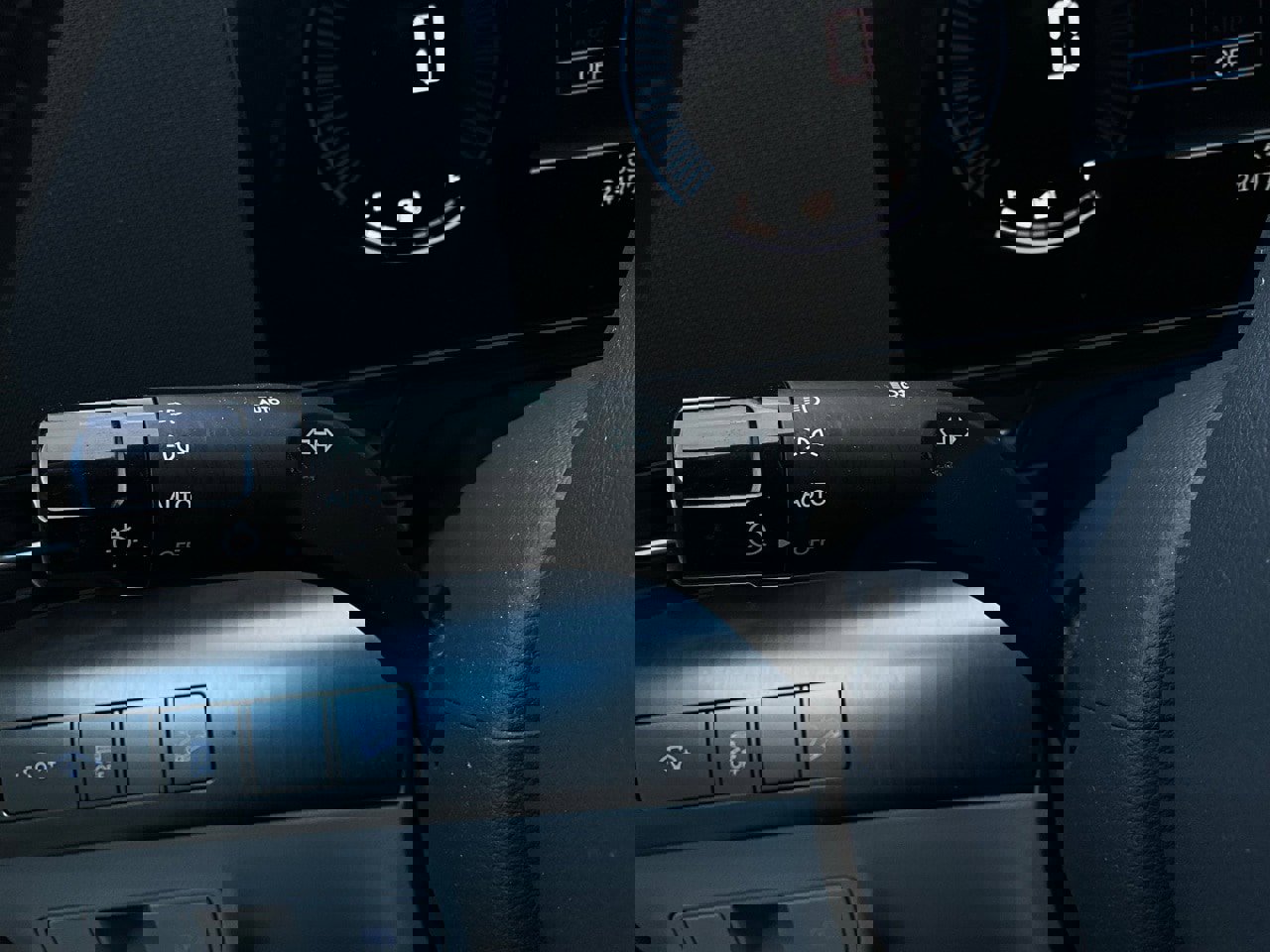 Used 2025 Hyundai Kona SEL image 36