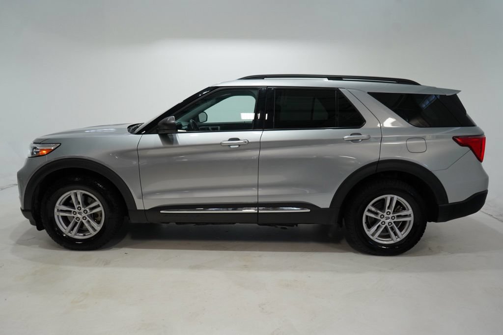 Used 2024 Ford Explorer XLT w/ Equipment Group 202A AWD/4WD image 4