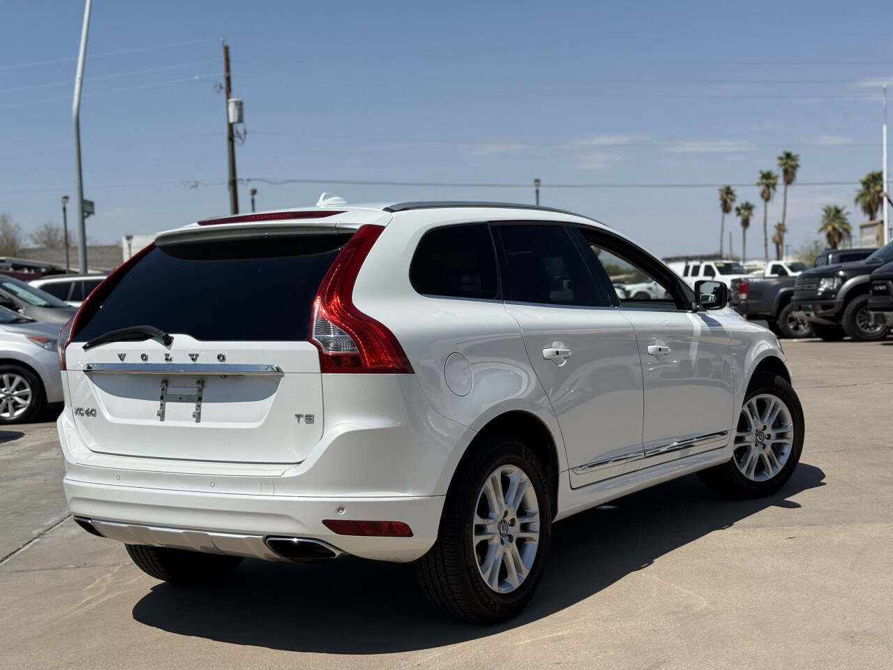 Used 2015 Volvo XC60 T5 Premier w/ Proximity Package image 18