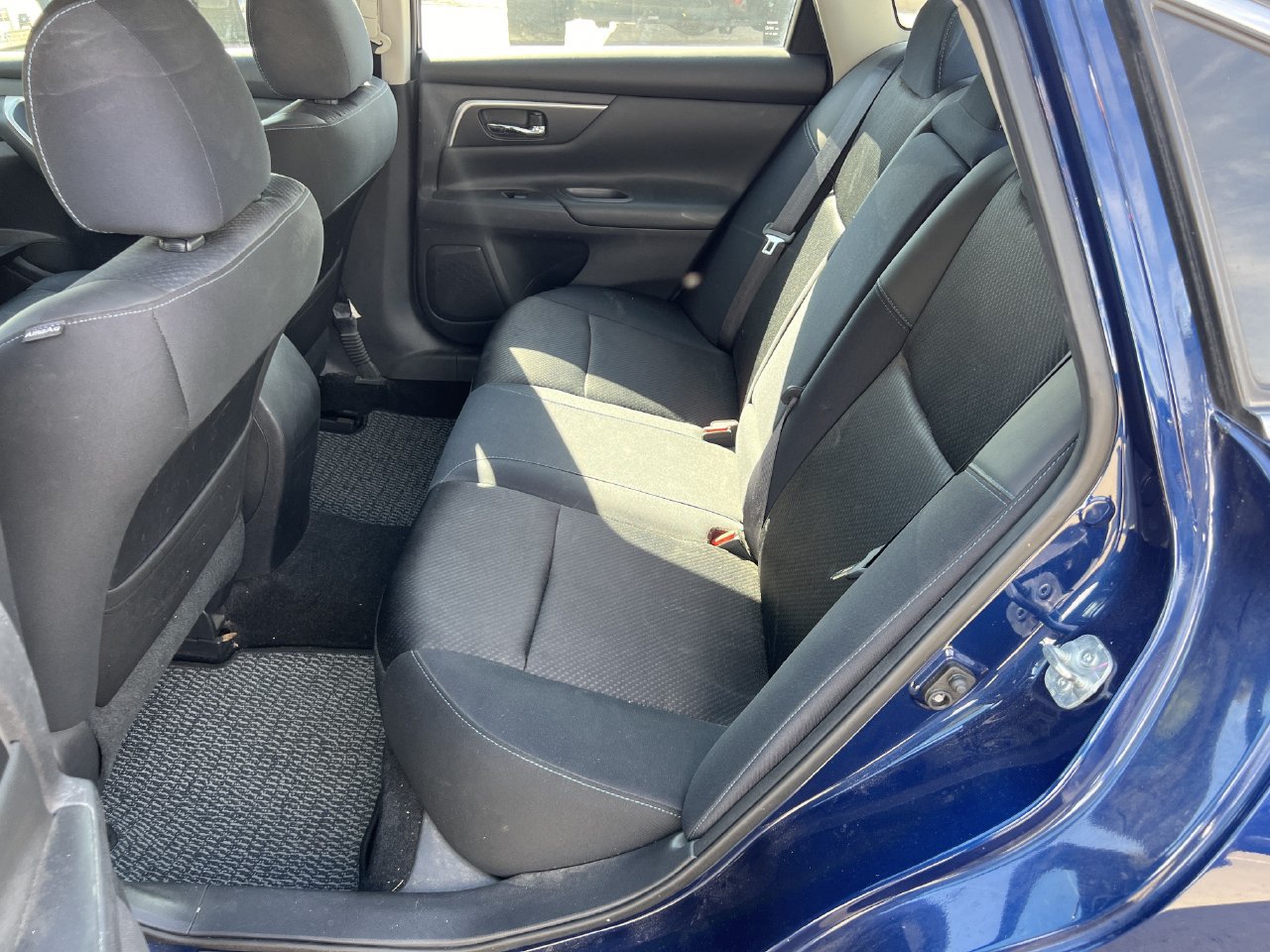 Used 2017 Nissan Altima 2.5 SR FWD image 9