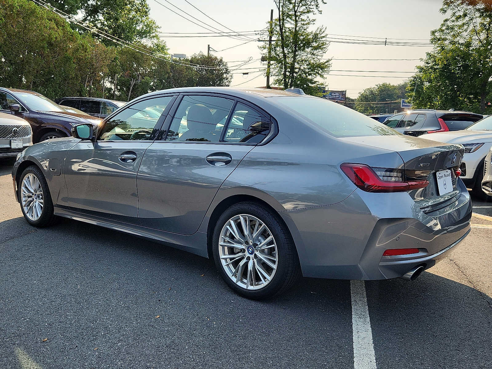 Used 2023 BMW 330e xDrive w/ Premium Package AWD/4WD image 4