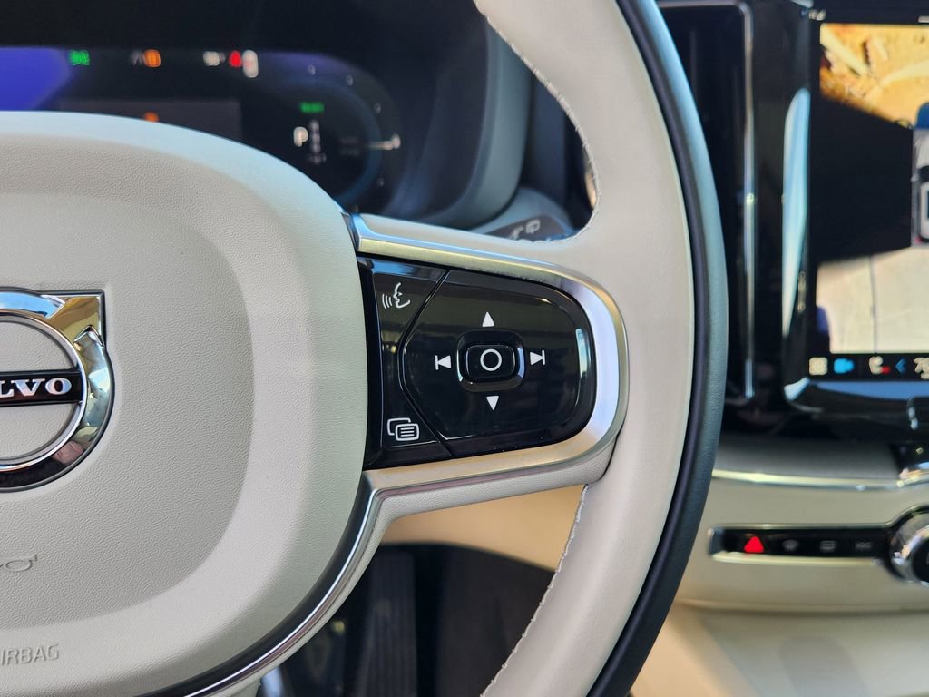 Used 2024 Volvo XC60 T8 Plus w/ Protection Package Premier image 17