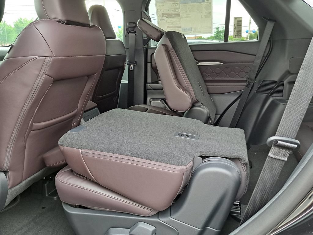 New 2026 Ford Explorer Platinum w/ LUX Leather Package AWD/4WD image 15