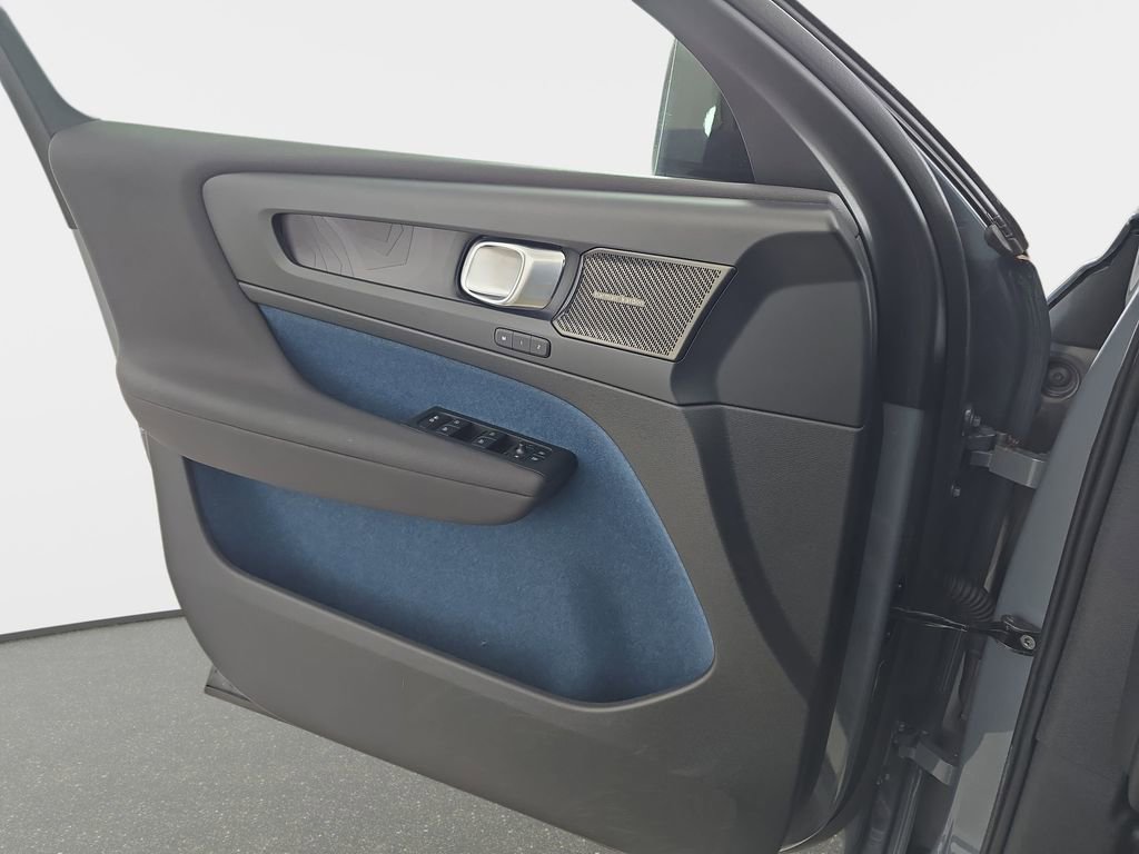Used 2023 Volvo C40 P8 Recharge Ultimate image 29