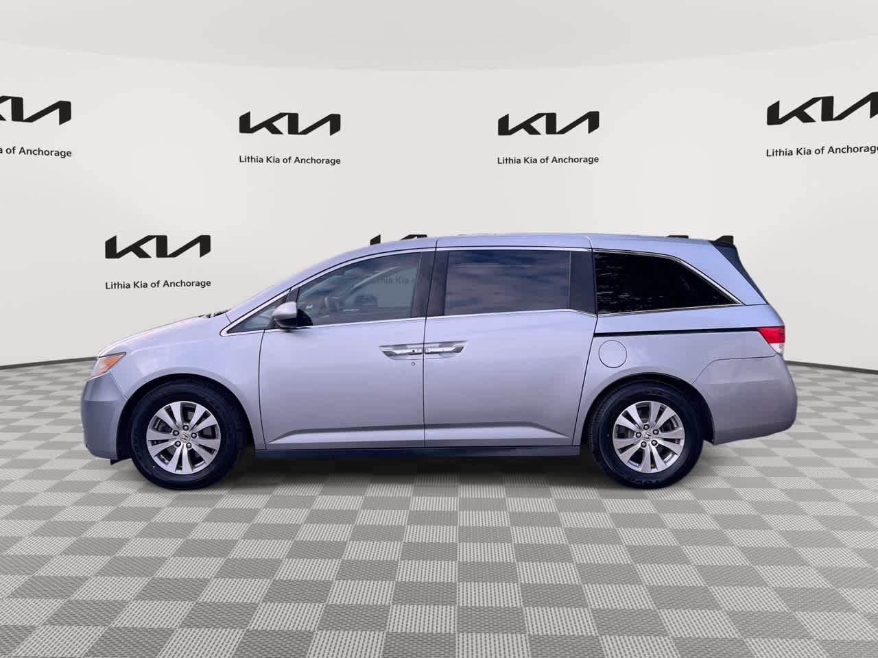 Used 2017 Honda Odyssey SE
