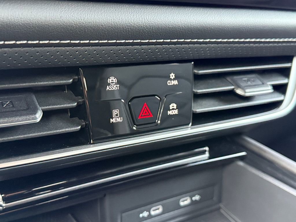 Used 2025 Volkswagen Atlas SE image 16