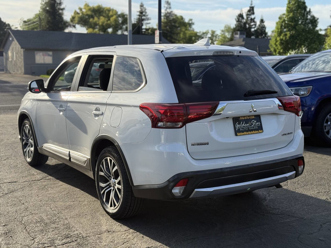Used 2017 Mitsubishi Outlander ES image 4