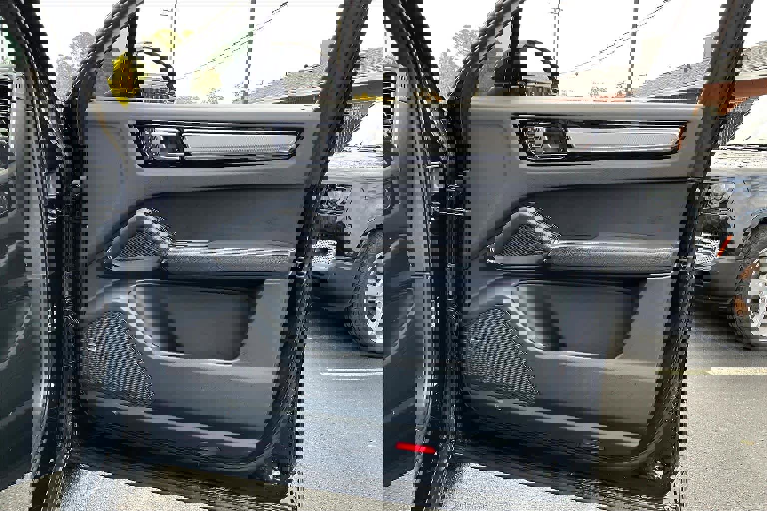 Used 2023 Porsche Cayenne Coupe image 24