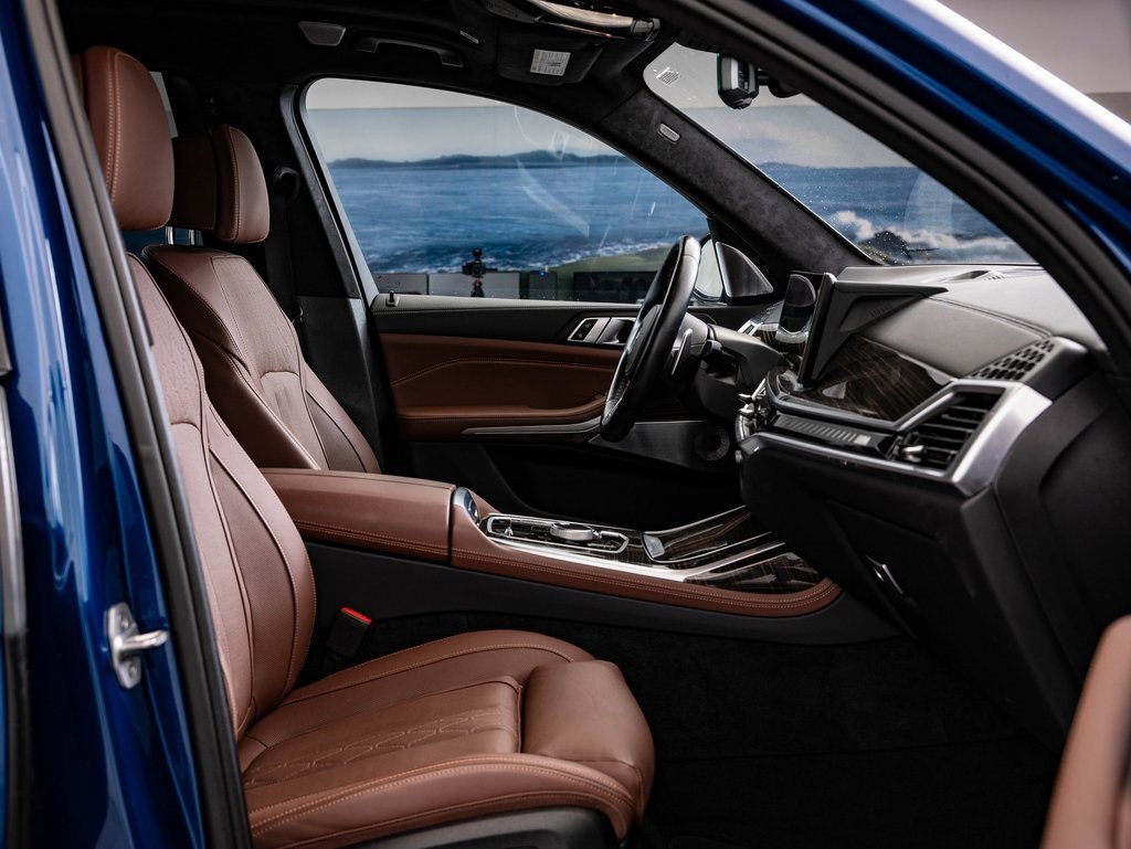 Used 2024 BMW X7 M60i w/ Executive Package image 26