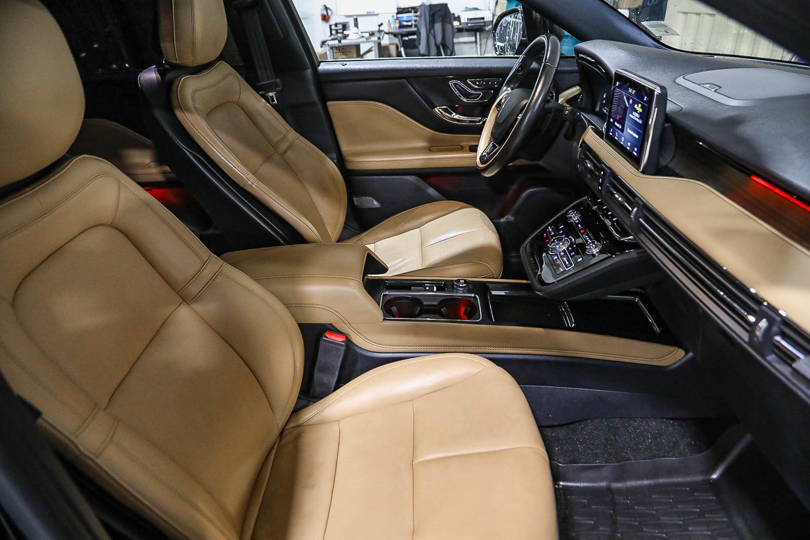 Used 2020 Lincoln Corsair Reserve w/ Equipment Group 201A image 16