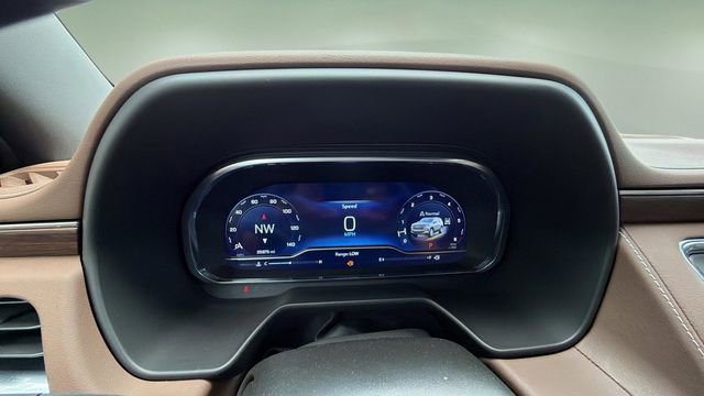 Used 2024 Chevrolet Tahoe High Country AWD/4WD image 37