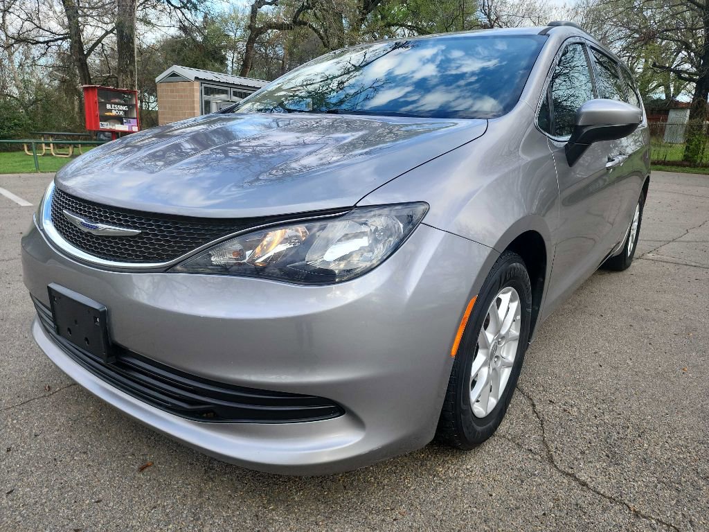 Used 2020 Chrysler Voyager Lxi image 3