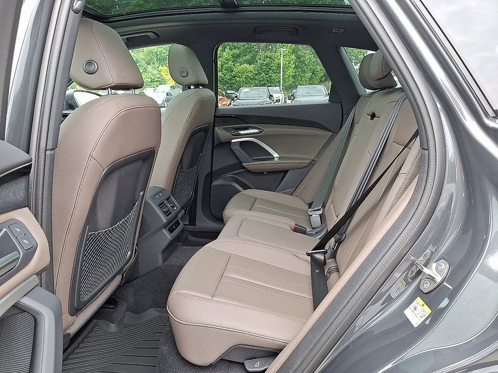 Used 2025 Audi Q5 Premium w/ Convenience Package image 5