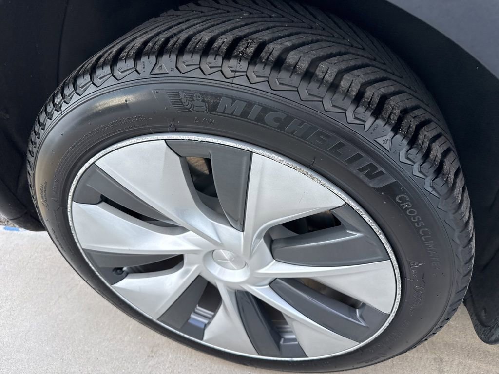 Used 2022 Tesla Model Y Long Range image 12