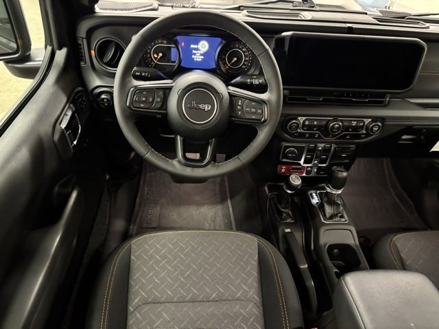 Used 2025 Jeep Gladiator Mojave w/ Convenience Group image 11