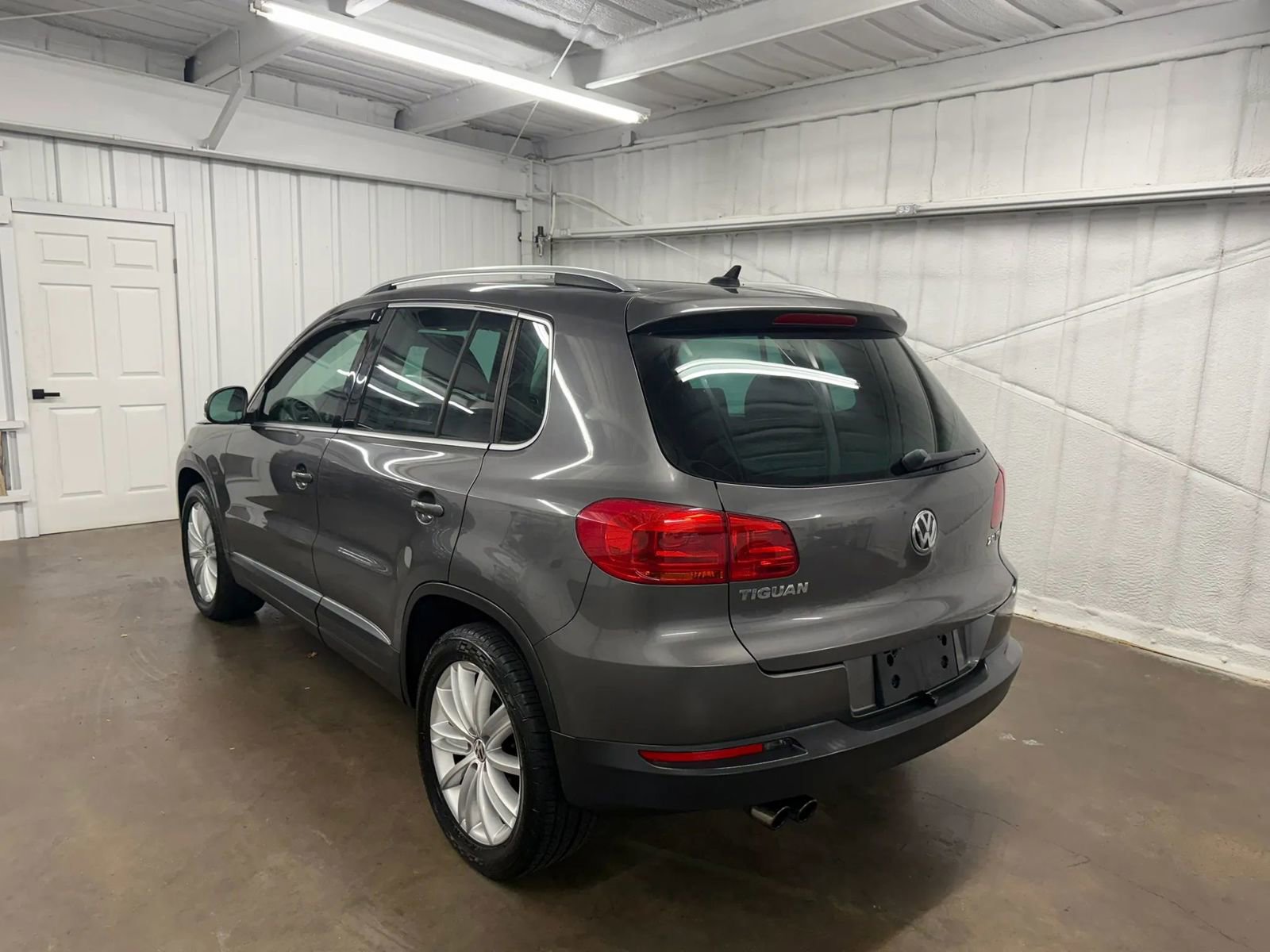 Used 2012 Volkswagen Tiguan SEL FWD image 8