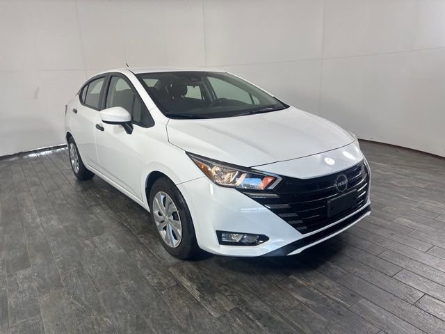 Used 2024 Nissan Versa S image 3