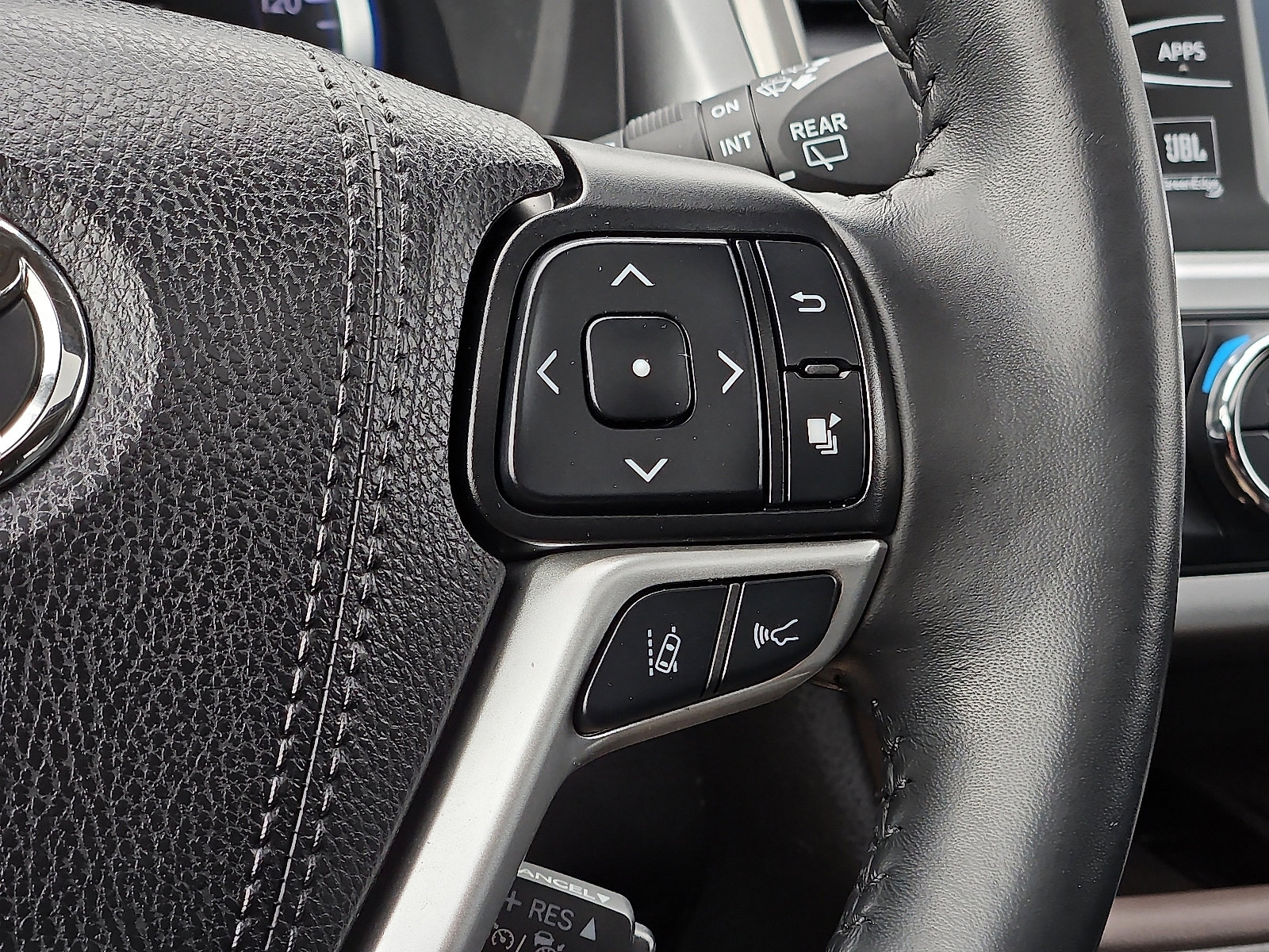 Used 2019 Toyota Highlander Limited image 23