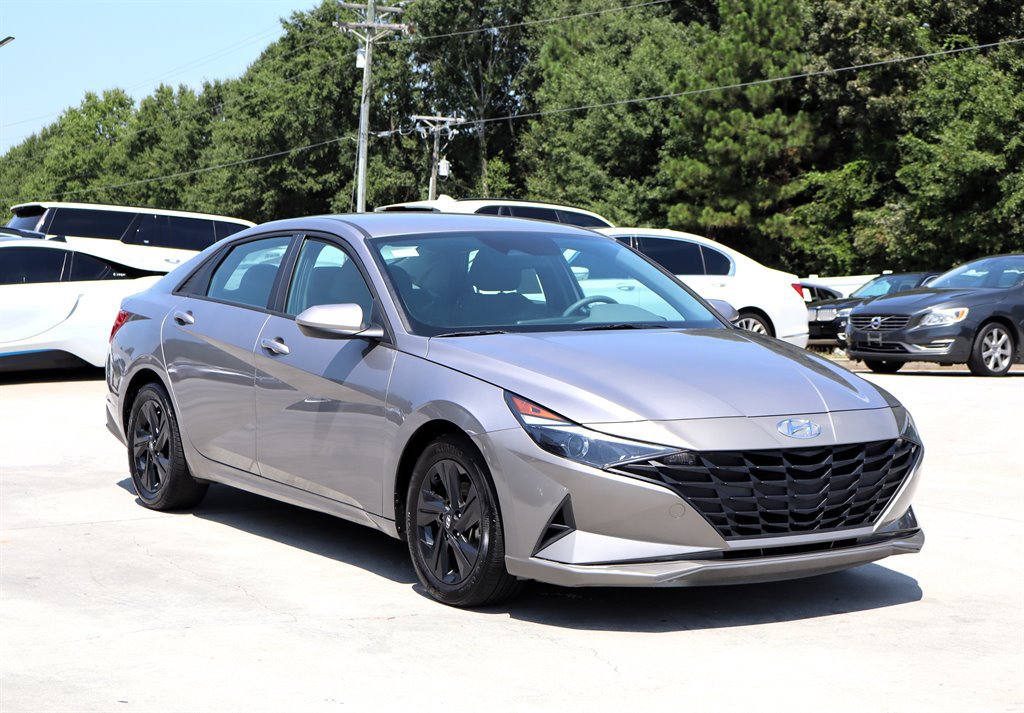 Used 2023 Hyundai Elantra SEL FWD image 9