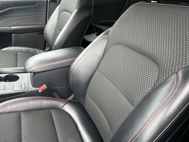 Certified 2025 Ford Escape ST-Line AWD/4WD image 3