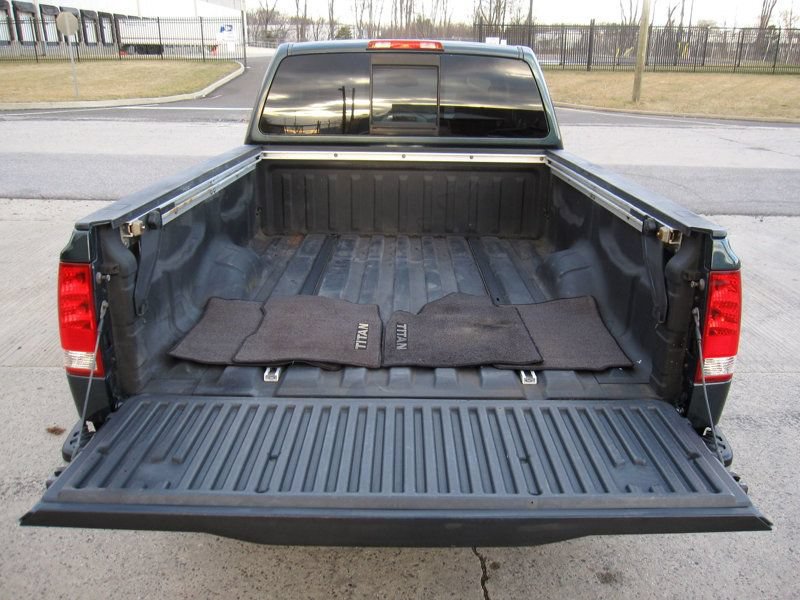 Used 2005 Nissan Titan SE AWD/4WD image 16