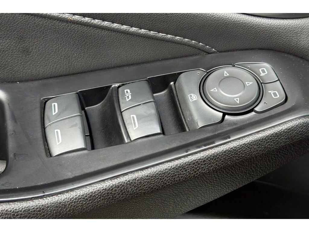 Used 2023 Chevrolet Traverse LT FWD image 12