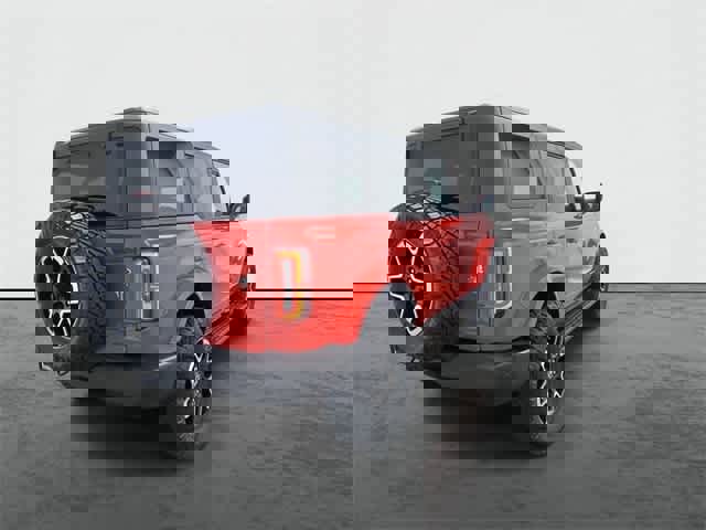 Used 2023 Ford Bronco Outer Banks image 3