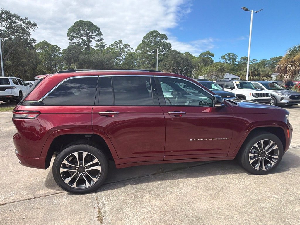 Used 2024 Jeep Grand Cherokee Overland RWD image 8