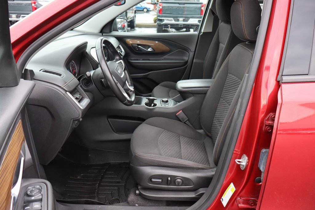 Used 2020 GMC Terrain SLE w/ Driver Convenience Package image 4