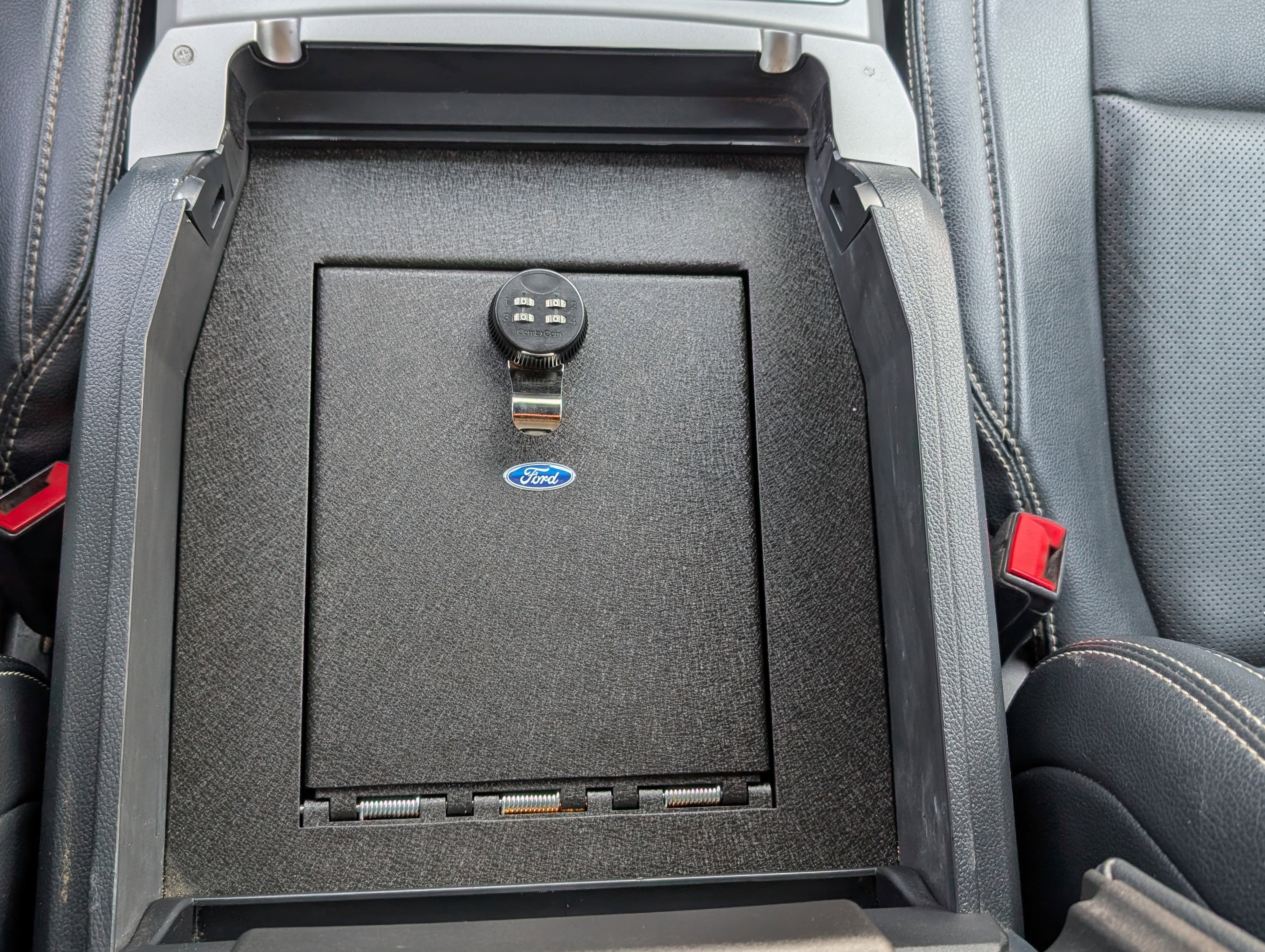 Used 2022 Ford F250 Lariat w/ Black Appearance Package image 24