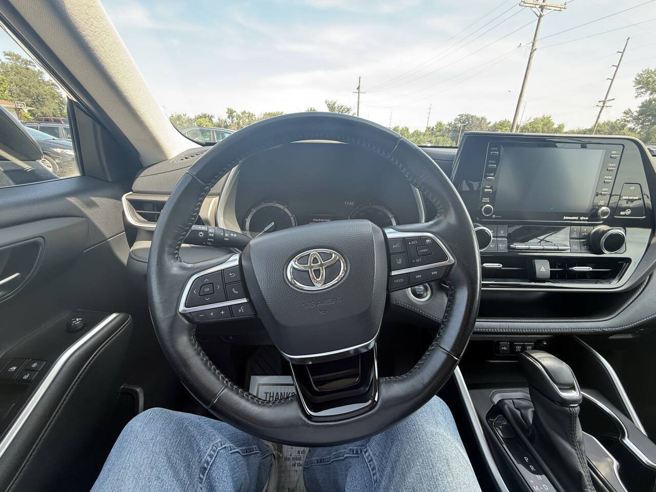 Used 2021 Toyota Highlander XLE AWD/4WD image 21