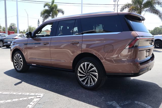 Used 2025 Lincoln Navigator Black Label AWD/4WD image 5