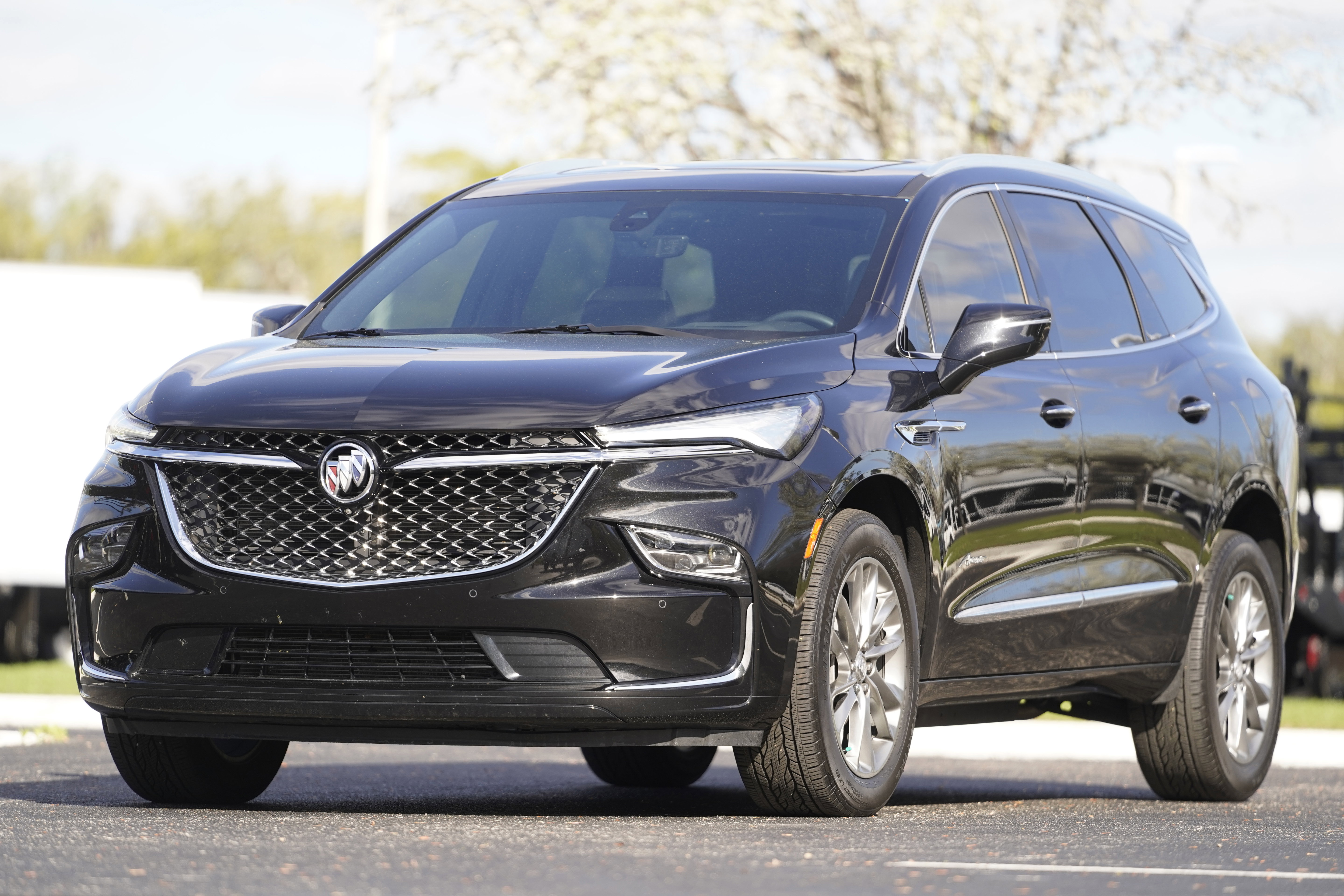 Used 2024 Buick Enclave Avenir w/ Avenir Technology Package image 36