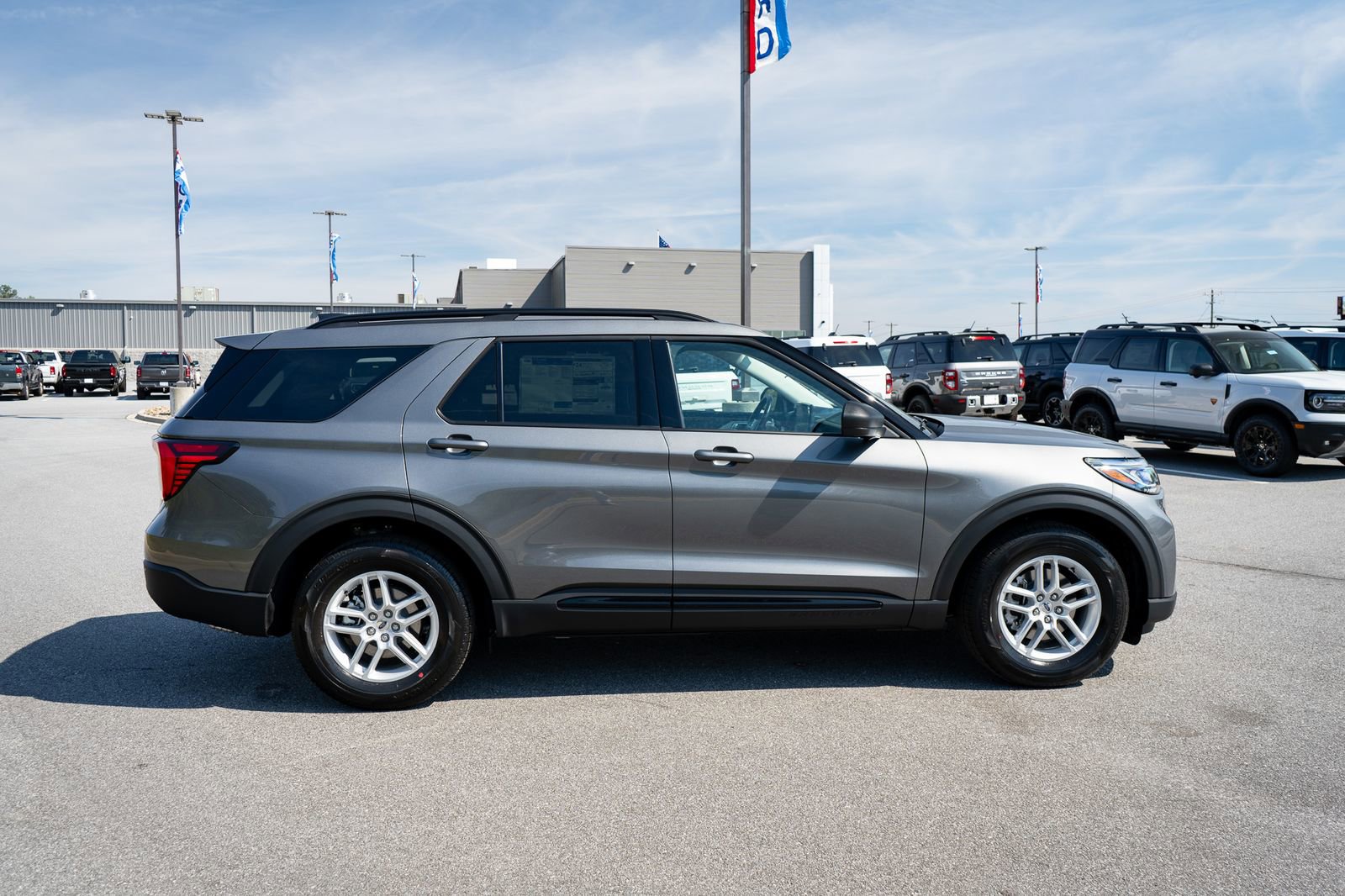 New 2026 Ford Explorer Active RWD image 11