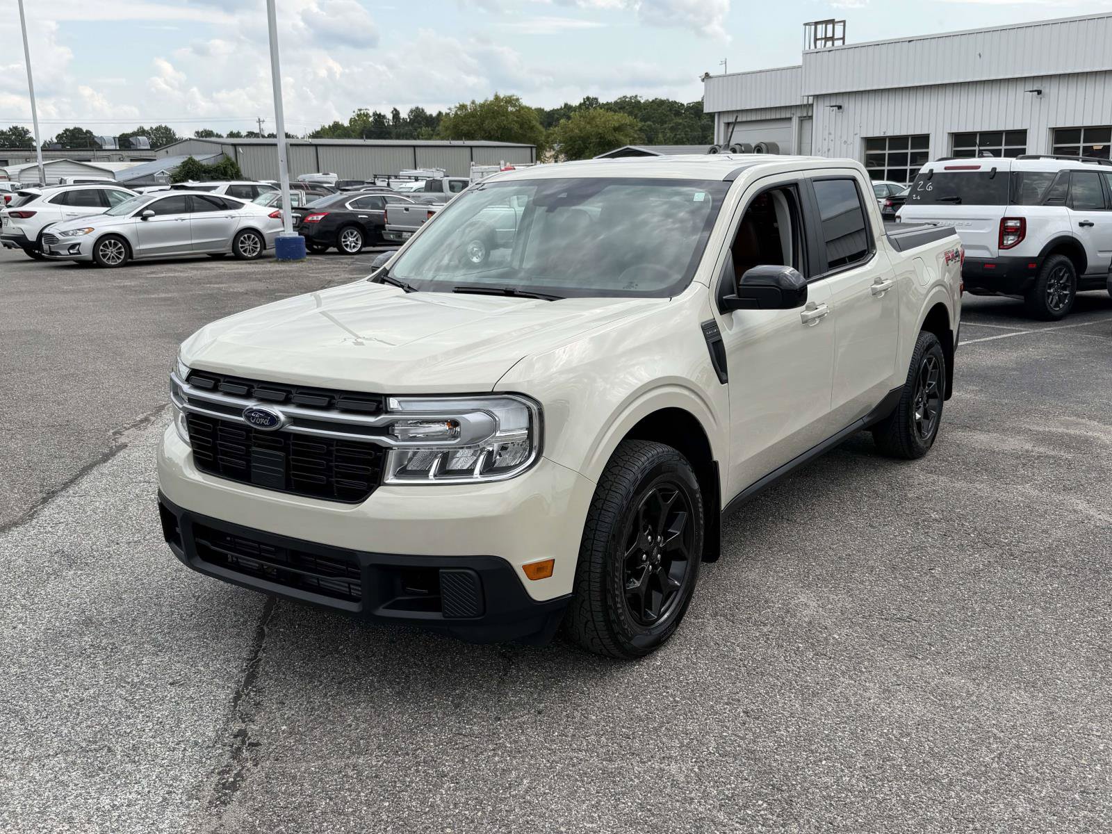 Used 2024 Ford Maverick Lariat w/ FX4 Off-Road Package AWD/4WD image 5